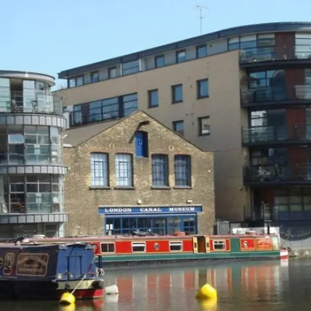 Functional Double With An Ensuite Toilet And Shower Near Tube And Bus Stations London Exterior photo
