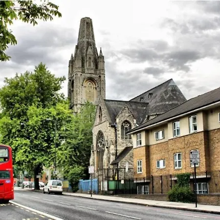 Functional Double With An Ensuite Toilet And Shower Near Tube And Bus Stations London Exterior photo
