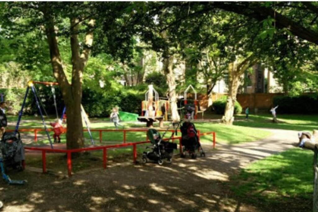 Functional Double With An Ensuite Toilet And Shower Near Tube And Bus Stations Appartement Londres