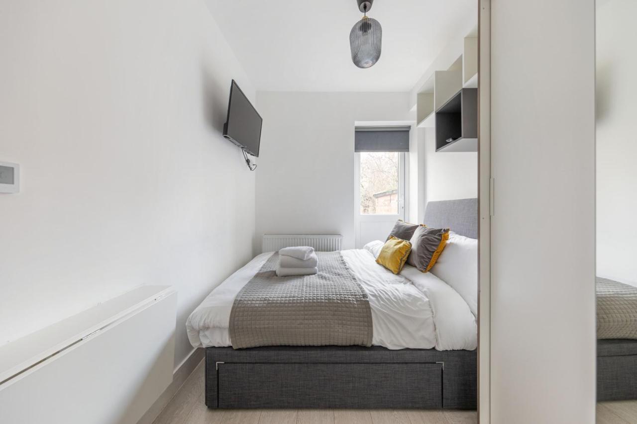 Appartement Functional Double With An Ensuite Toilet And Shower Near Tube And Bus Stations *