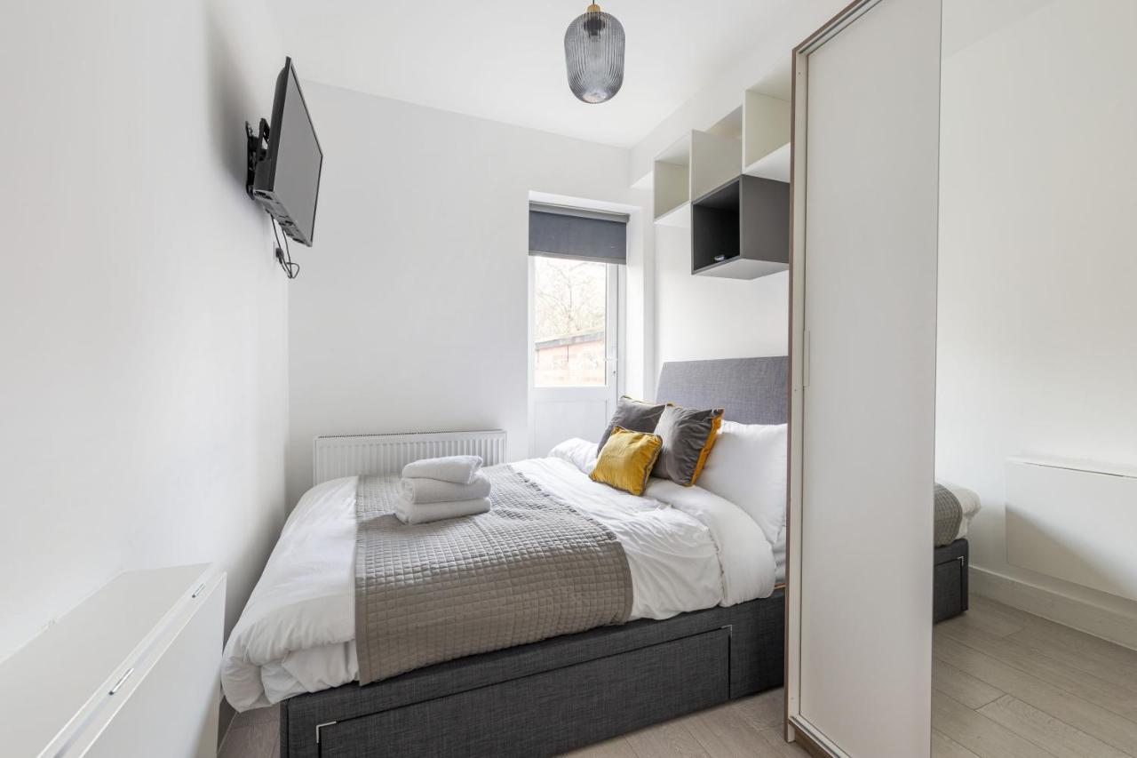 Appartement Functional Double With An Ensuite Toilet And Shower Near Tube And Bus Stations Londres