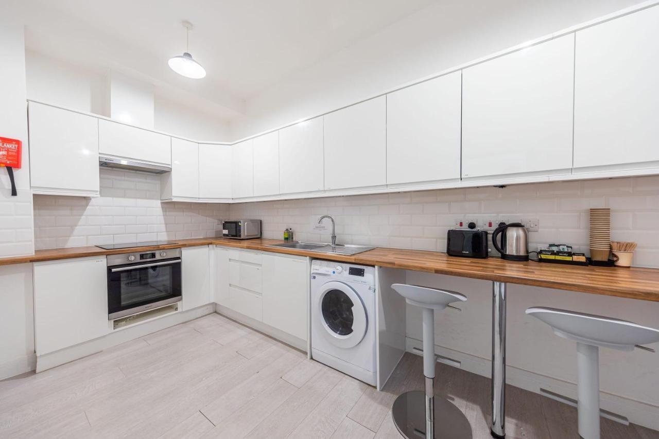 Appartement Functional Double With An Ensuite Toilet And Shower Near Tube And Bus Stations