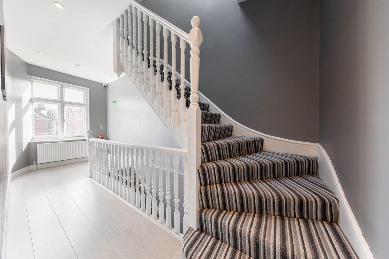 Appartement Functional Double With An Ensuite Toilet And Shower Near Tube And Bus Stations