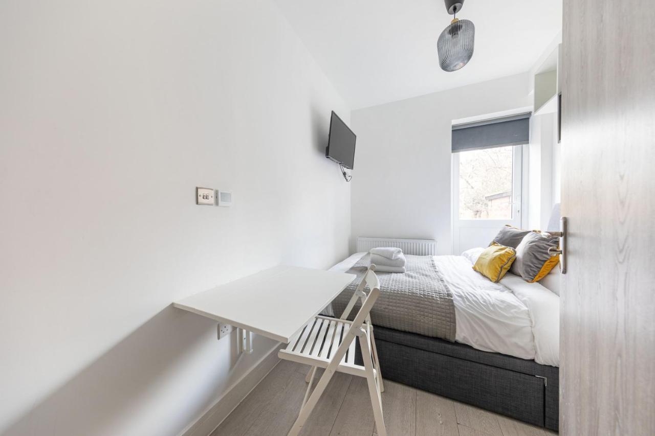 Appartement Functional Double With An Ensuite Toilet And Shower Near Tube And Bus Stations *