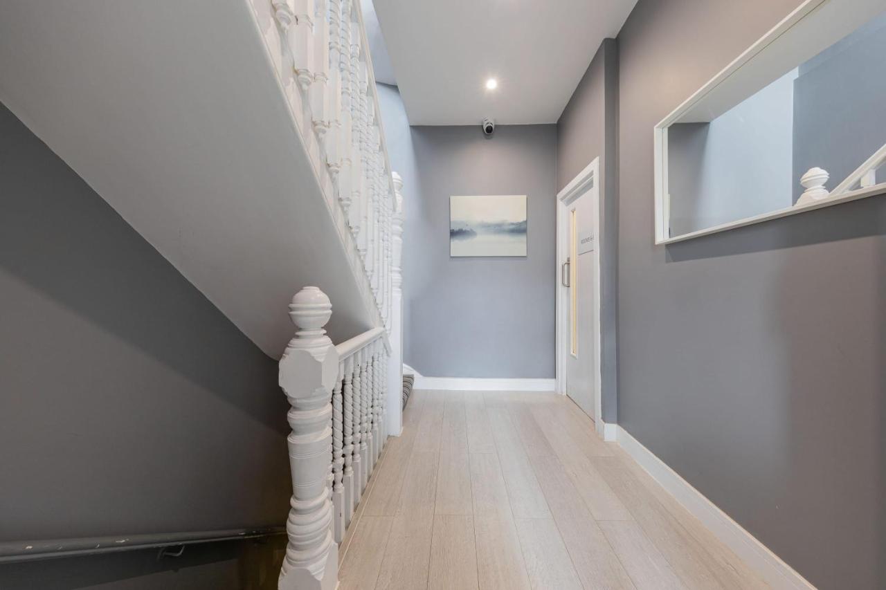 Functional Double With An Ensuite Toilet And Shower Near Tube And Bus Stations Appartement *