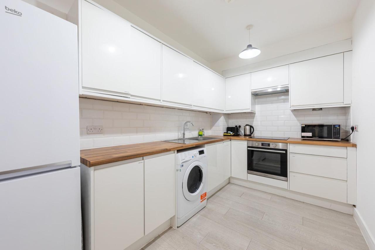 Appartement Functional Double With An Ensuite Toilet And Shower Near Tube And Bus Stations
